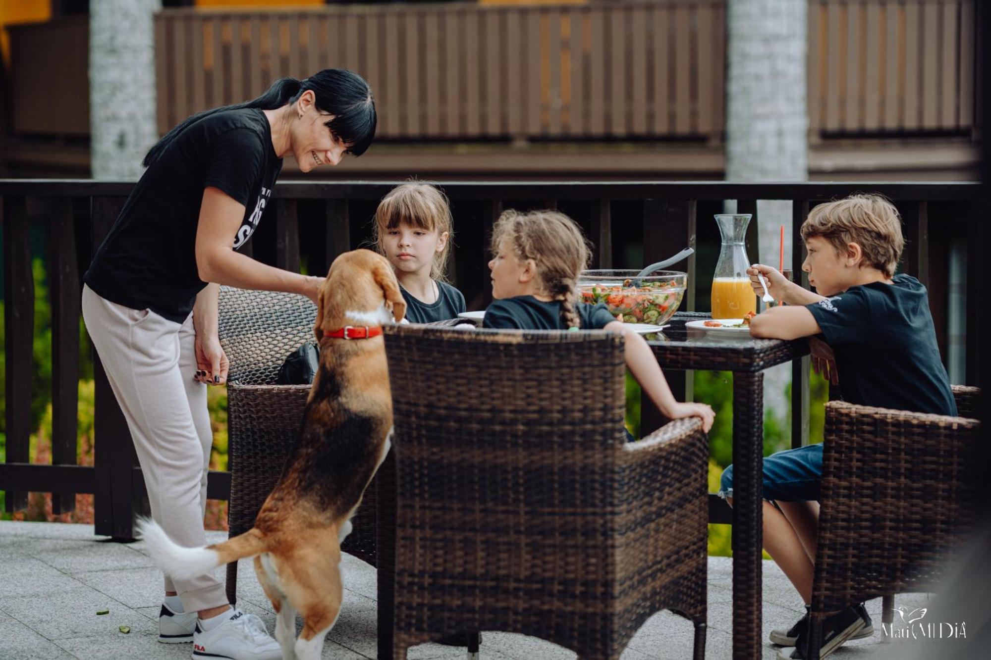 Norweska Dolina Family&Pet-Friendly Resort Szklarska Poręba Εξωτερικό φωτογραφία A family at the hotel