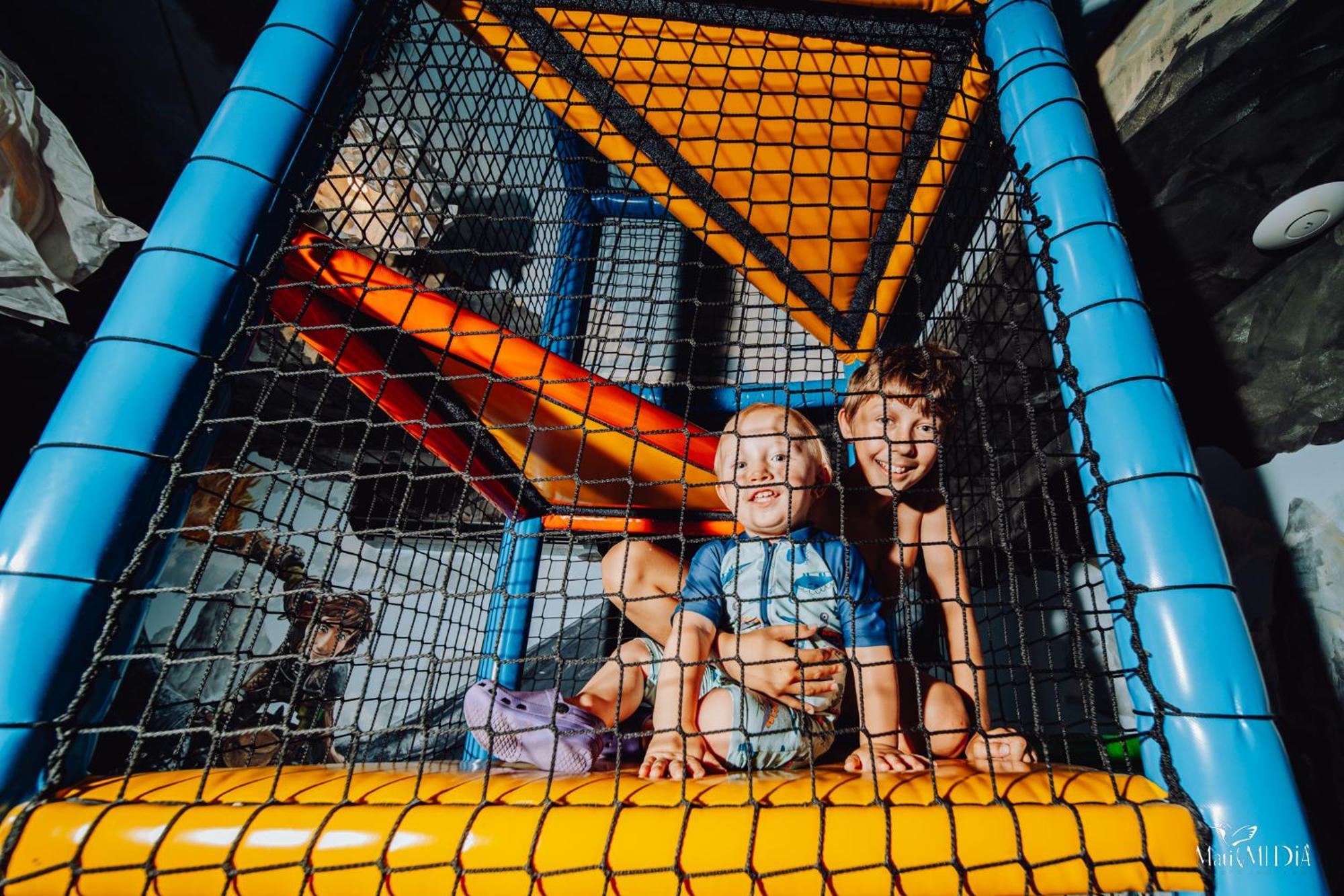 Norweska Dolina Family&Pet-Friendly Resort Szklarska Poręba Εξωτερικό φωτογραφία Children playing in a playground